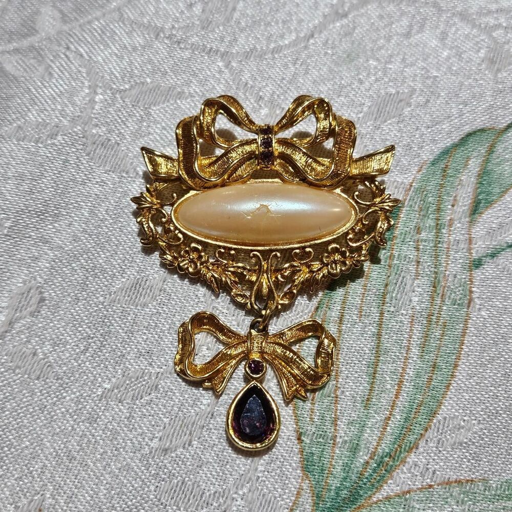 vintage romantic whimsical dangling gold tone purple stone brooch